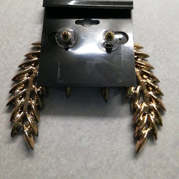 Brand New earrings - Picture 3 of 5